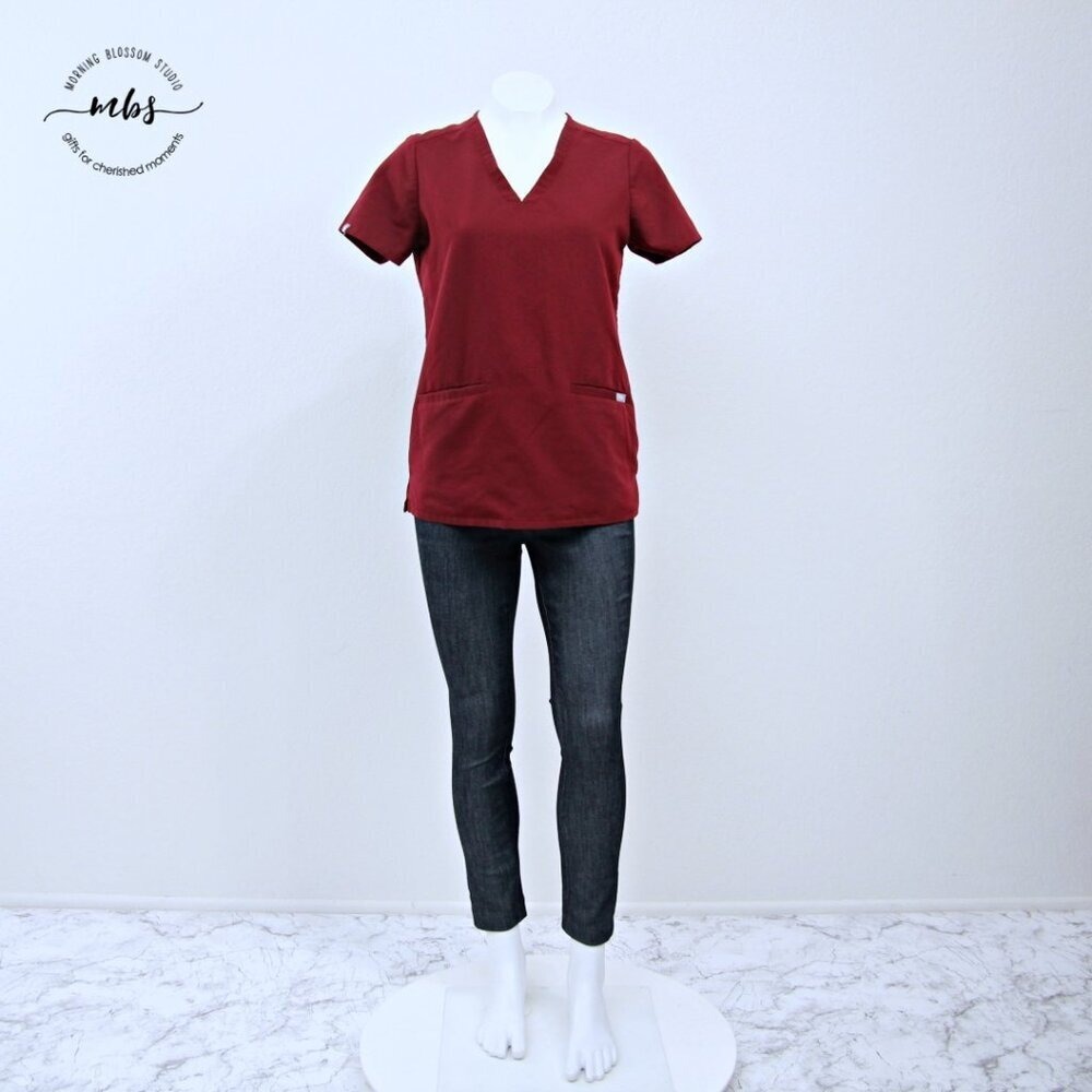 FIGS Casma Scrub Top Classic Fit 3 Pockets Burgundy Women XS Style‎ FW1100